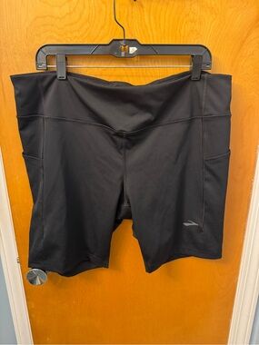 Brooks Women's mid/high waisted bike shorts